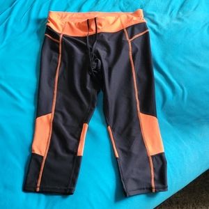 Xersion medium cropped capris